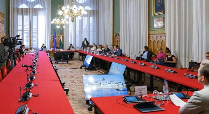 A médiatanács tagjait jelölő eseti bizottság támogatta a Fidesz és a KDNP jelöltjeinek meghallgatását