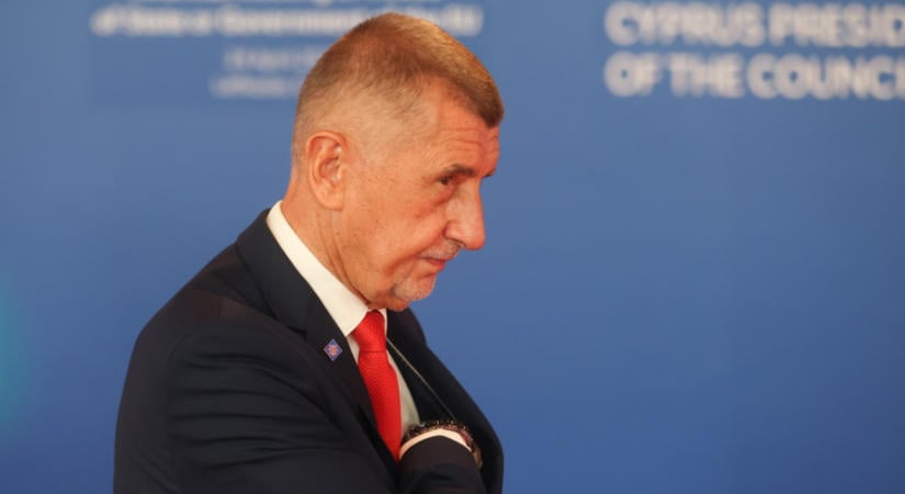 Tízezrek tüntettek Prágában, Andrej Babis és a köztévé az oka