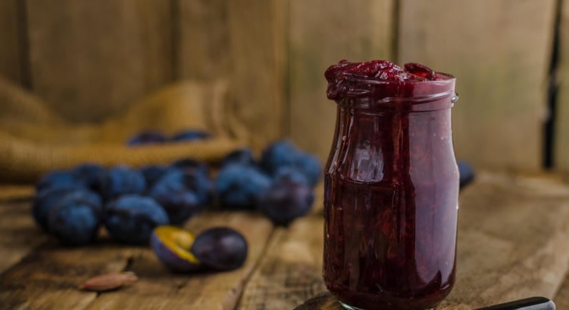 Évek óta porosodik a kamra mélyen a házi lekvárod? Így döntsd el, hogy ehető-e még