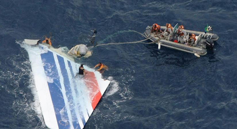 Most már tudjuk, hogy az Air France 447-es járatának katasztrófáját az okozta, hogy a sebességmérő szondák eljegesedése miatt a robotpilóta lekapcsolt