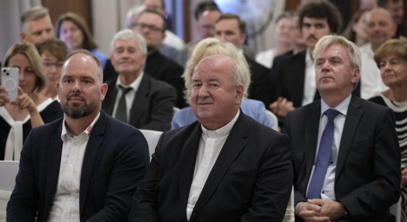 „Így könnyű!” – különleges köszönettel vette át a rangos elismerést Écsy Gábor (galéria)
