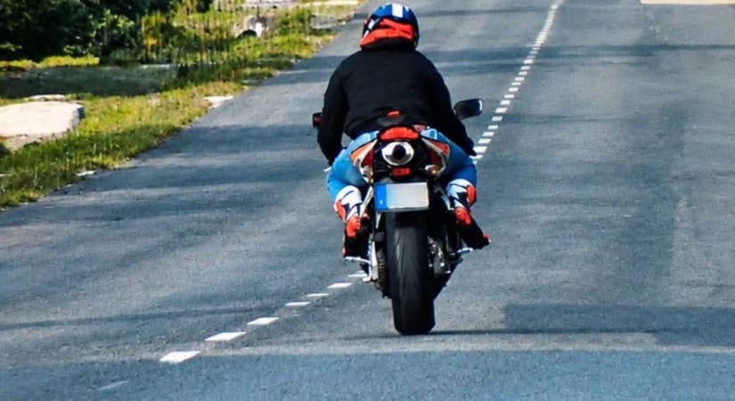 468 ezer forintjába került ez a gyorshajtás a motorosnak, aki Mesztegnyőn repesztett