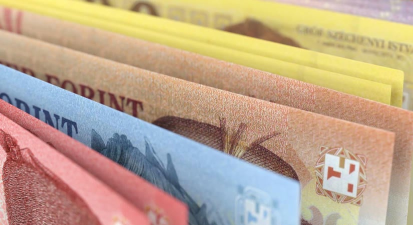 Év eleje óta ezt művelte a forint