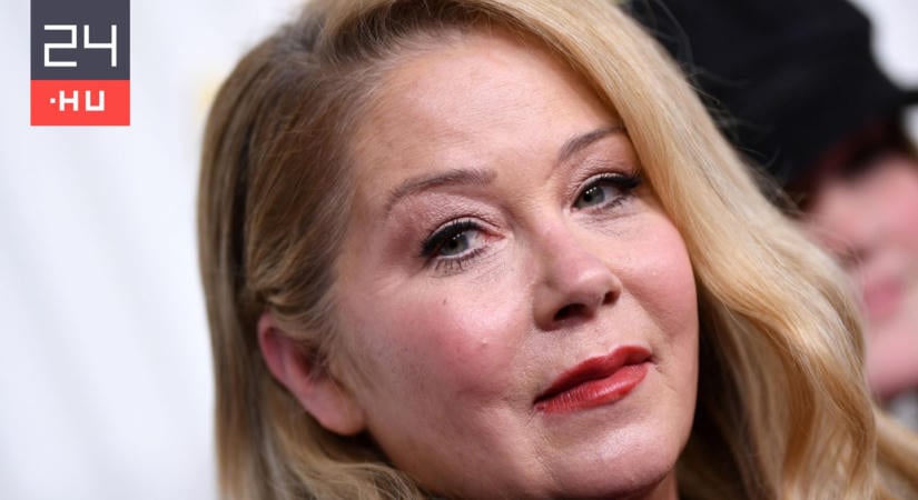 Christina Applegate először mutatta meg magát azóta, hogy hónapokon át kórházban volt
