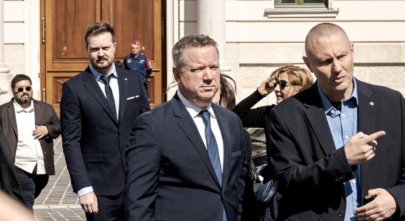 Megindokolta a Belügyminisztérium, miért ugrott Szabó Bence három hét alatt három rendfokozatot