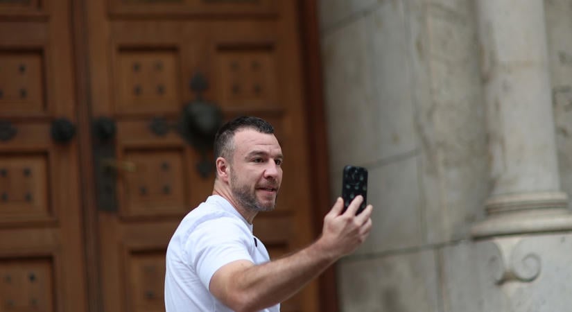 Molnár Áron közzétett valamit Bayer Zsoltról - a 3 milliós támogatásának részleteiről van szó és ismét beígért egy extra videót a publicistáról