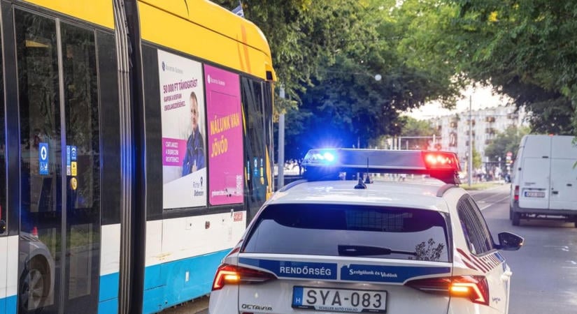 Baleset Debrecenben a villamos vonalán! Motoros és autó ütközött