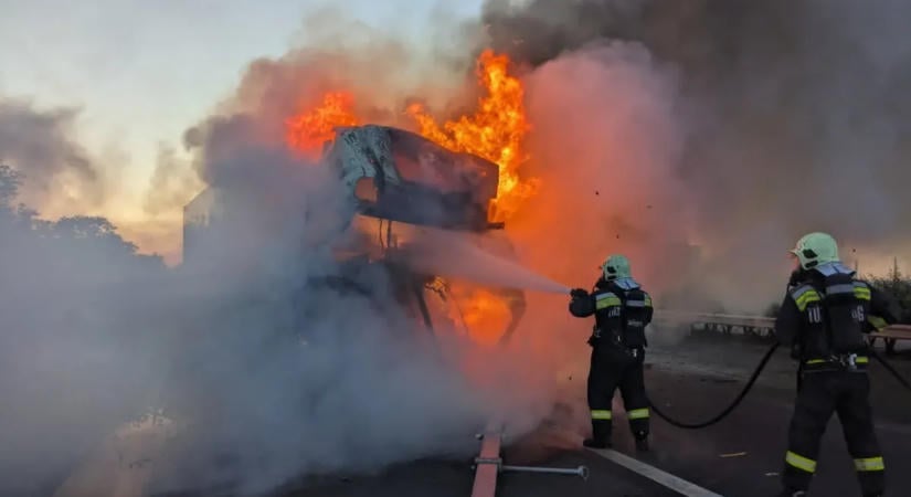 Kilencre nőtt az M1-es horrorbaleset áldozatainak száma: a kórházban halt meg a moldáv kisbusz sofőrje