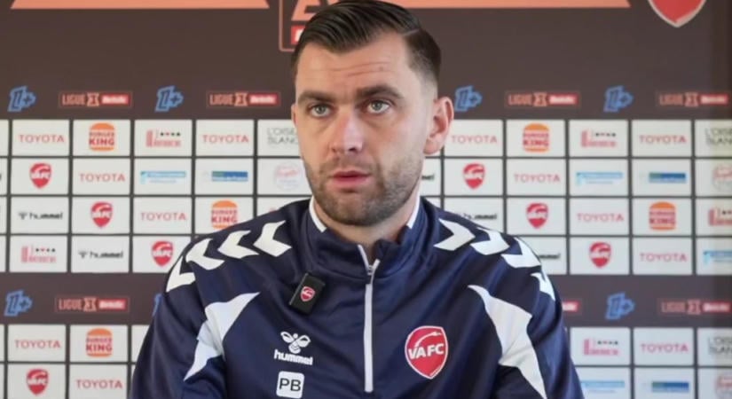 Két nappal a 13-0-ra megnyert meccse után kirúgták a fociedzőt