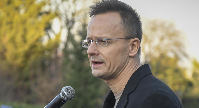 Hiába hallgatná meg Szijjártó Pétert a nemzetbiztonsági bizottság, egyelőre elérhetetlen