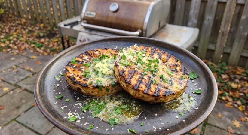 Grillezett zellersteak fokhagymás fűszervajjal