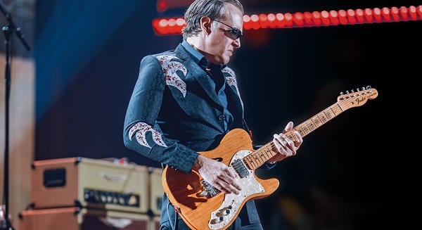 Az élő gitárlegenda, Joe Bonamassa jövő nyáron a Budapest Parkban lép fel