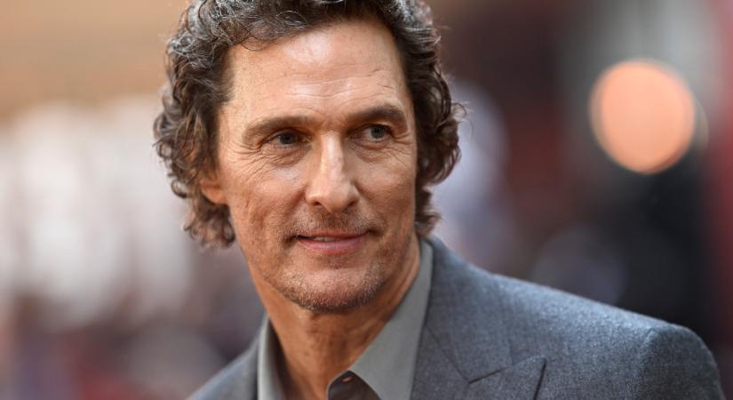 Matthew McConaughey fia betöltötte a 18-at: Friss fotóján Levi már kész férfiként, kiköpött másaként áll a világsztár mellett