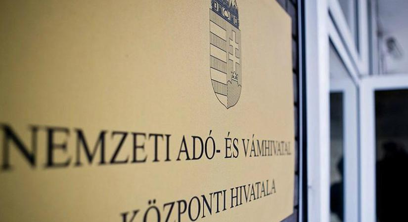 Több mint 62 ezer adószám került veszélybe