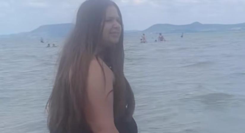 Egy lány videón mutatta be, mi történt, amikor Lellénél belegázolt a Balatonba: könnyek és nevetés