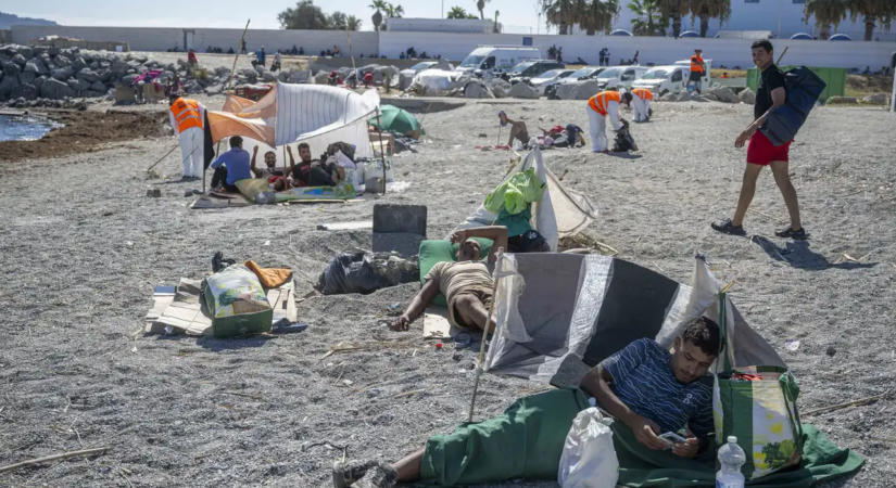 Több ezren maradtak Ceutában a 70 ezres migráns roham után