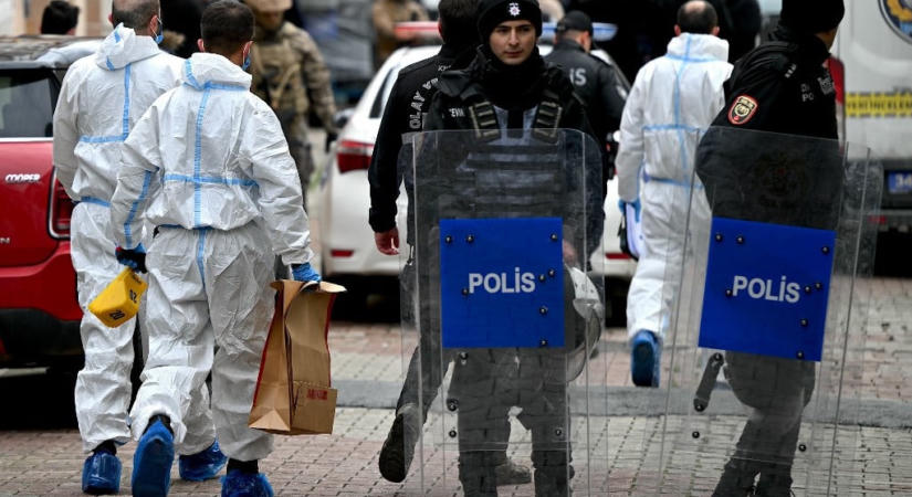 Hárman meghaltak egy lövöldözésben Isztambul turisztikai negyedében