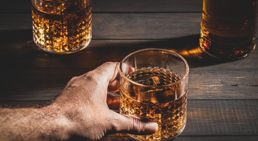 "Egy gyereket sem sikerült még jóvá verni" – magyar kutatás bizonyította be, hogyan lesz a gyerekbántalmazásból alkoholizmus
