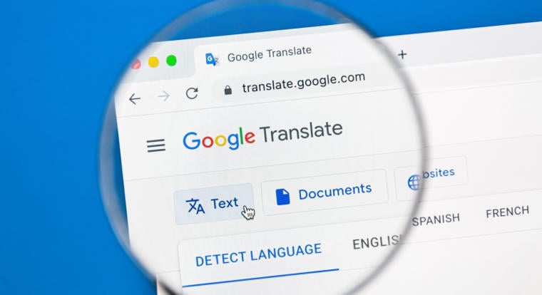 A Google Fordító már internet nélkül is képes élőben fordítani,de azért van pár megkötés