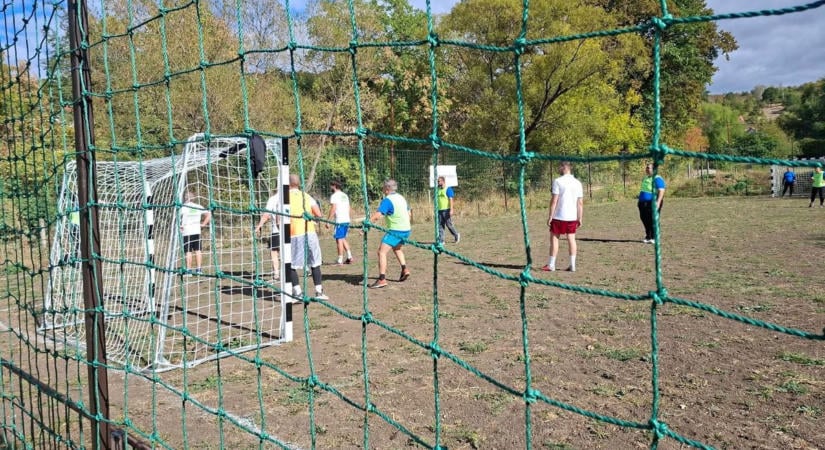 A pályán nem számított, ki honnan érkezett – különleges focikupa volt Miskolcon - képekkel