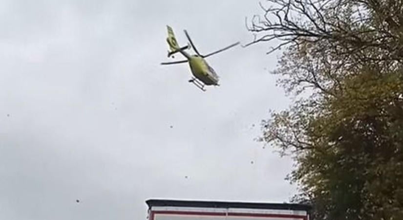 Nagy baleset történt, mentőhelikopter is landolt a dunántúli főúton