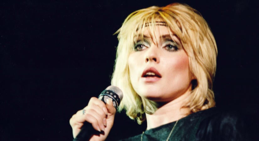 A Blondie ikonikus énekesnője 80 évesen is elképesztően néz ki: kortalan szépség a rockvilágban