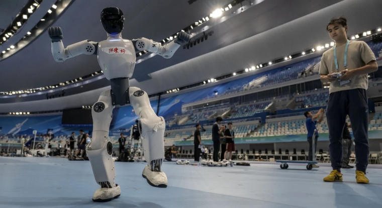 A fél világ azon röhög, ahogy kompetitív robotok a falnak rohannak