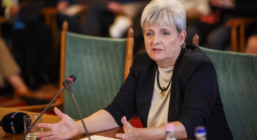 Több mint 400 pályázatból választanak új tankerületi vezetőket