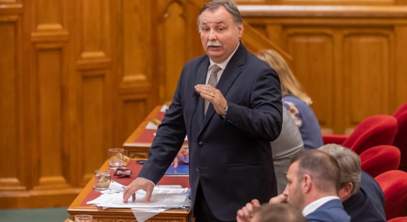 Lefújták a vízügyi államtitkár szabadságát, de pár nappal később azt kommunikálták a minisztériumban, hogy szabadságra ment