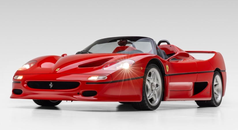 Nem véletlenül ér 6,5 milliárd forintot ez a 29 évesen vadonatúj Ferrari