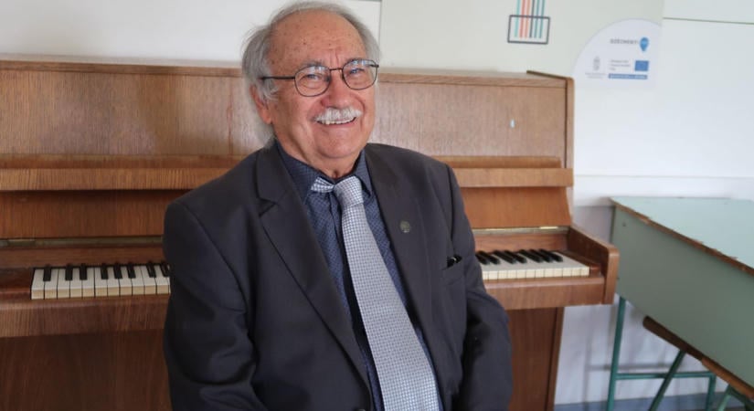 „A népdal igazi terápia” – a legendás pécsi karnagy azt szeretné, ha újra együtt énekelne az ország