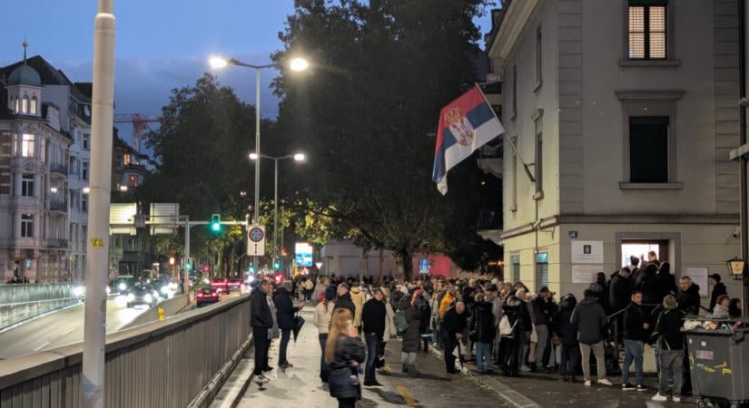 Zürichben még mintegy ötszázan állnak a konzulátus előtt