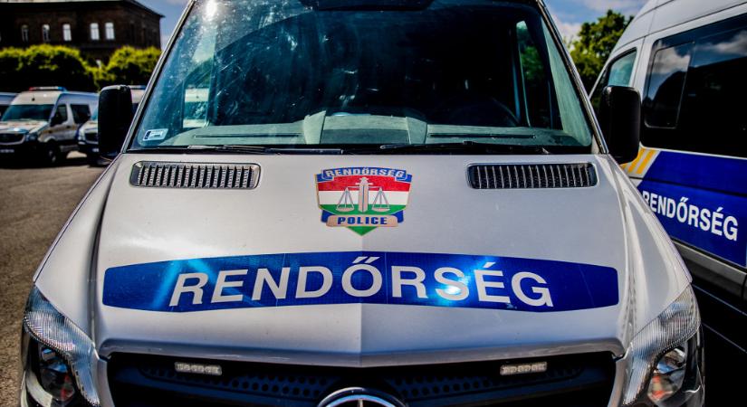 Élettársát fuvarozta egy rendőr a szolgálati idejében