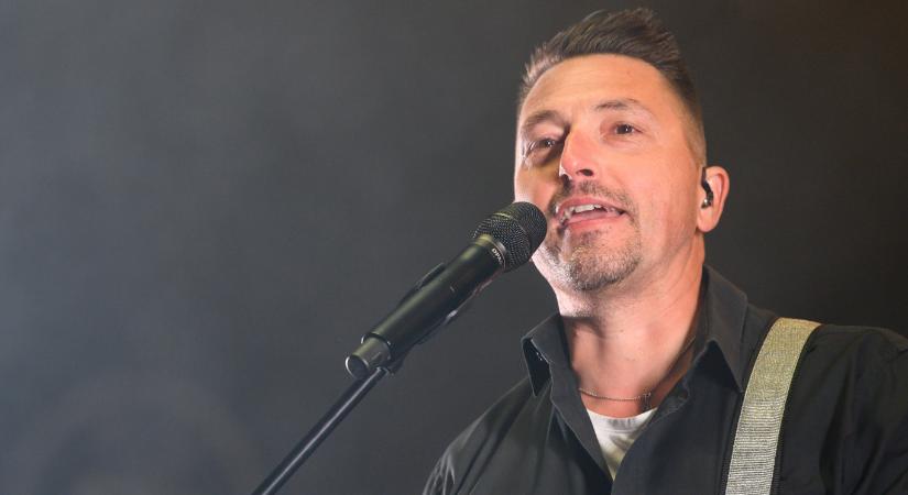 Kovács Ákosnak pajzsmirigyrákja van