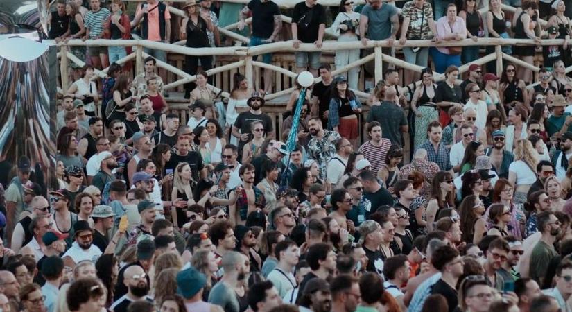 Ingyenes belépéssel robban a hard dance fesztivál a Velencei-tó partján