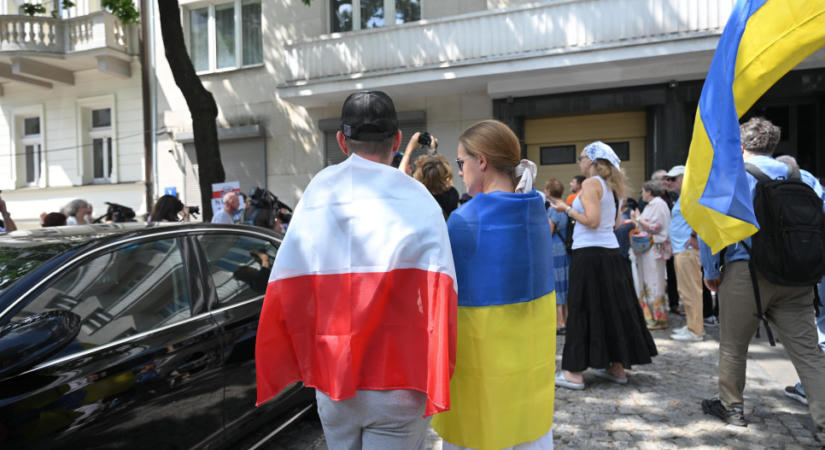 Közvélemény-kutatás: a lengyelek több mint fele ellenzi Ukrajna EU-csatlakozását
