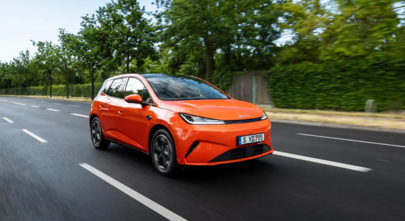 Ezer kilométeres hatótáv négyliteres átlagfogyasztással: a BYD plug-in hibrid kisautója reális áron nyújt sokat