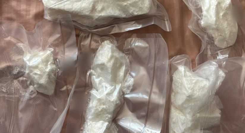 Kokain és kannabisz is előkerült két kábítószeres ügyben