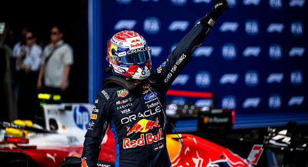 Verstappené a pole pozíció Sepangban