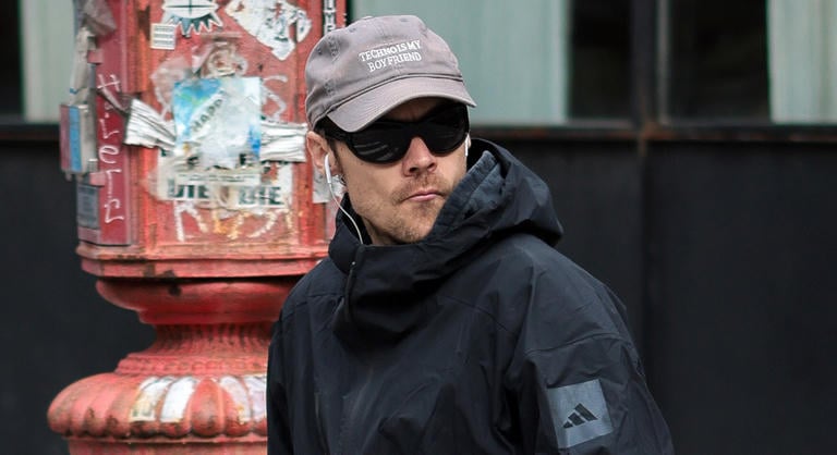 Több háztömbön át követte egy rajongó Harry Stylest New Yorkban, hogy autogramot kérjen