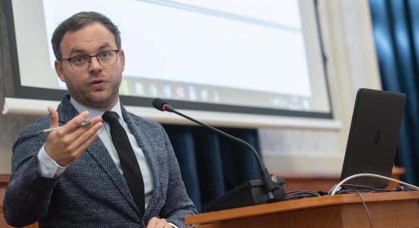 Gyülekeznek a fekete fellegek, gyengül a forint