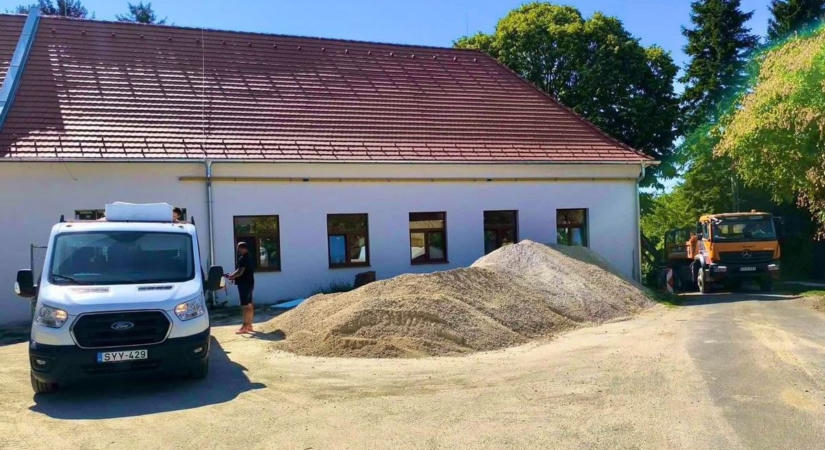 Konferenciaközpont, új járda és külterületi utak épülnek Igalban