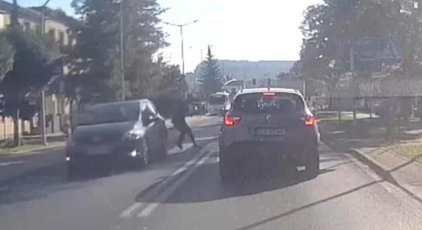 Furcsa balesetet vizsgál a rendőrség – autónak rohanhatott a gyalogos