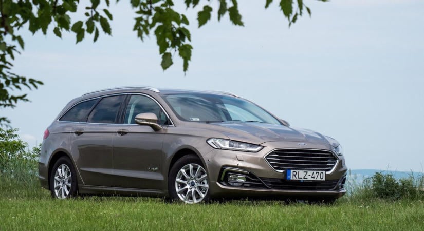 Hibrid kéne városi ingázásra, 8-9 millióért. A Toyota vagy a Ford az igaz út?