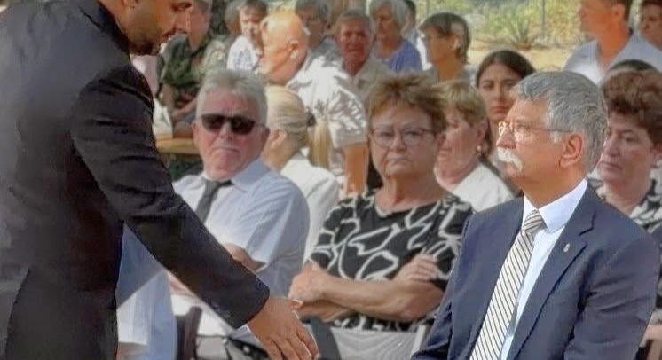 Kövér László nem fogott kezet a parlament tiszás alelnökével egy emléktábla-avatáson