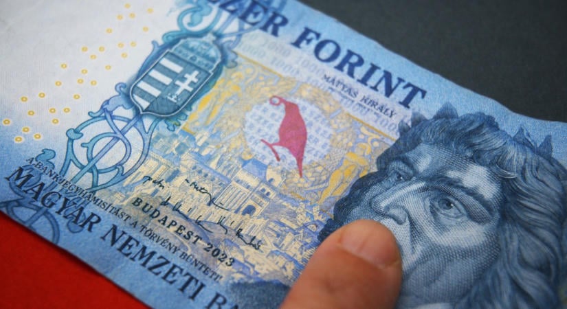 Új 1000 forintos bankjegy jött. Mutatjuk, hogy milyen lett ( fotó)