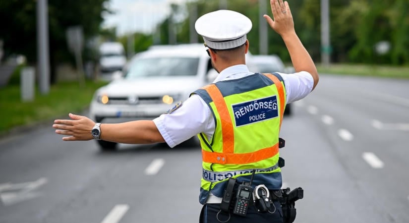 Fontos bejelentést tett a kormány: Kivonulnak a rendőrök az épületek elől, ide küldik őket
