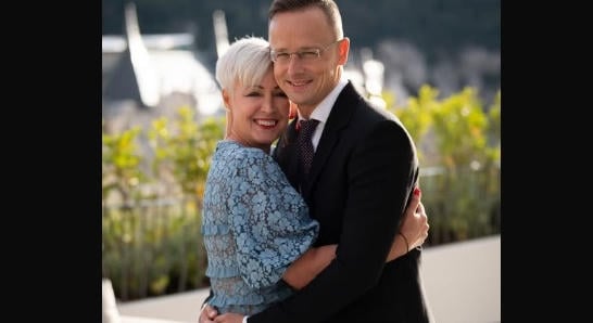 Szijjártó feleségének honlap és telefonszám nélküli cége milliárdos közbeszerzés alvállalkozójaként tűnt fel