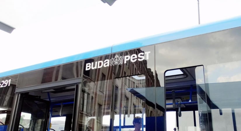Változás a budapesti reptéri buszon: új fizetési lehetőséget vezetett be a BKK