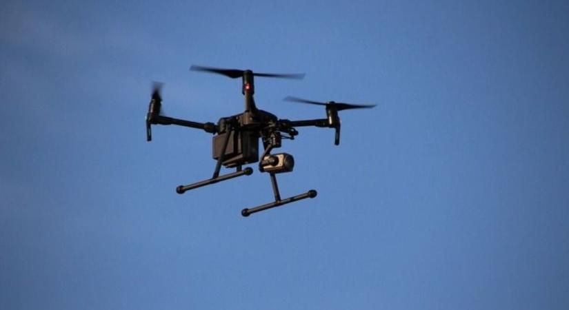 Drónokkal repültek rá a kamionosokra az M7-esen a rendőrök